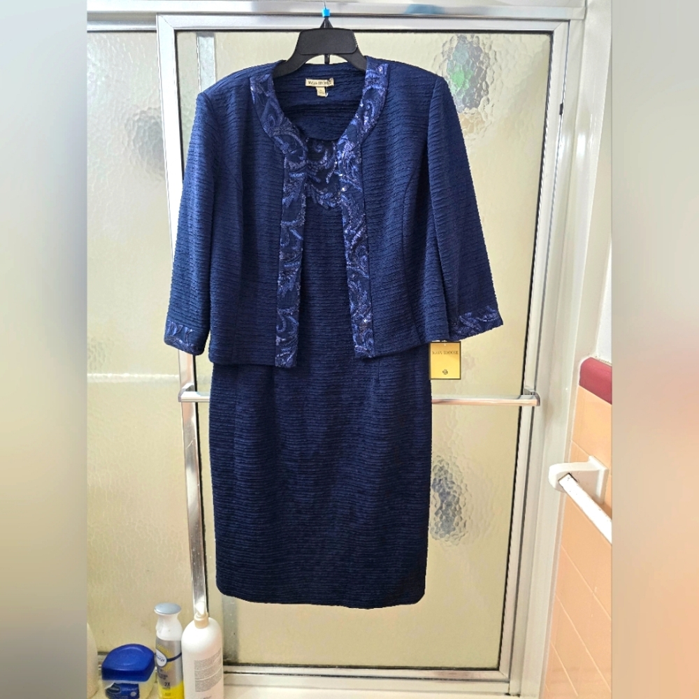 NWT Maya Brooks Beautiful 2Piece Dress. Sz 12. 3/4 Sleeves. Navy Blue. $85.